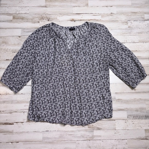 Jones & Co. Tops - Jones & Co New York 2X Womens  Black White Floral 3/4 Sleeve Popover Blouse